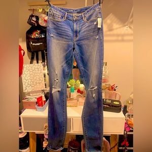 NWT Distressed skinny jeans Size 8